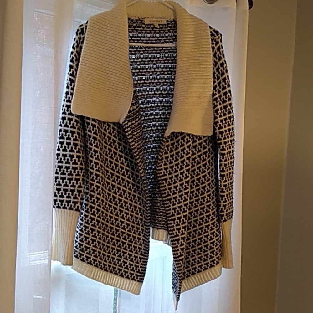 Beautiful black and white chunky cardigan